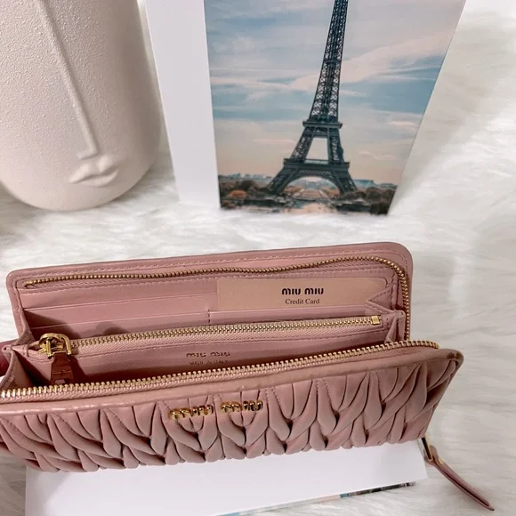 Miu Miu
Pink continental wallet - Picture 9 of 16